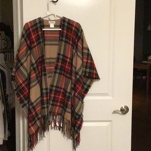 Plaid poncho in great condition. New without tags